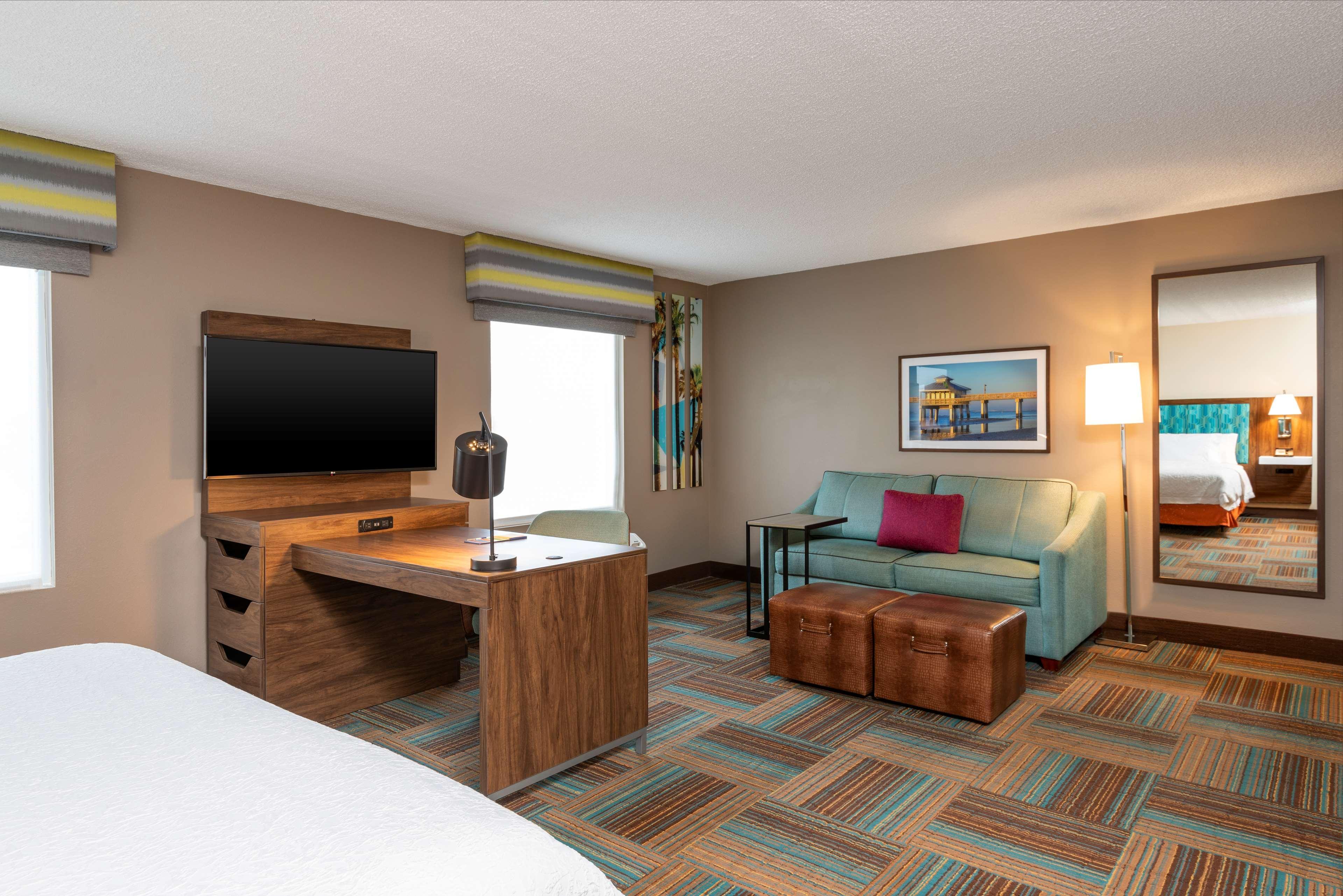 Hampton Inn & Suites Fort Myers-Colonial Boulevard Экстерьер фото