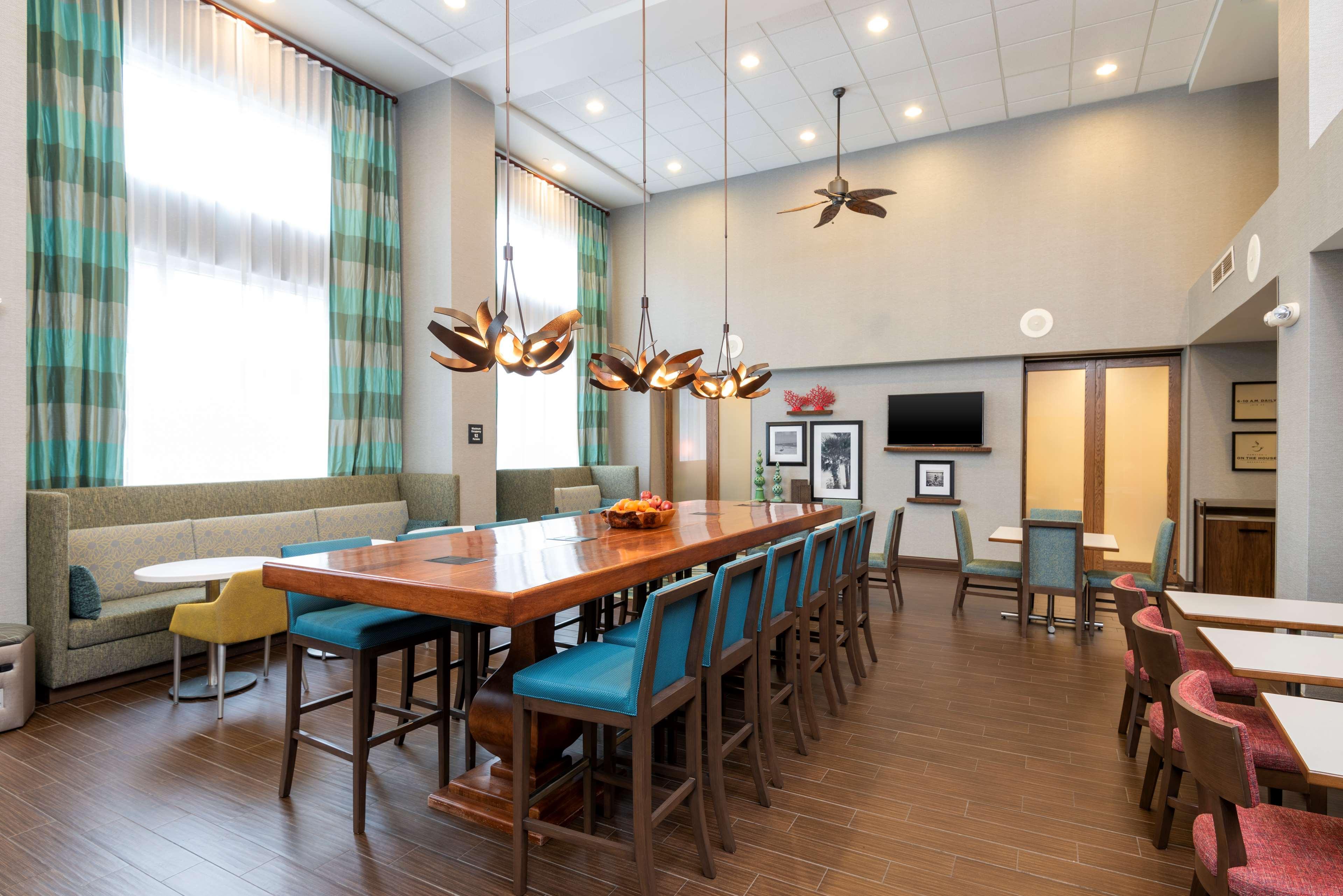 Hampton Inn & Suites Fort Myers-Colonial Boulevard Экстерьер фото