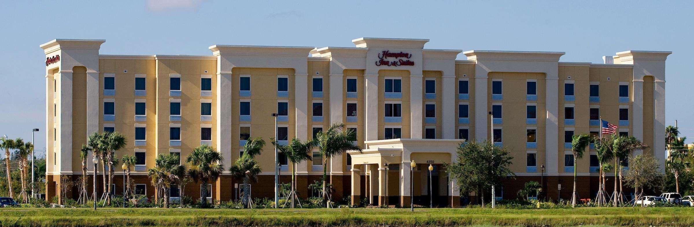 Hampton Inn & Suites Fort Myers-Colonial Boulevard Экстерьер фото