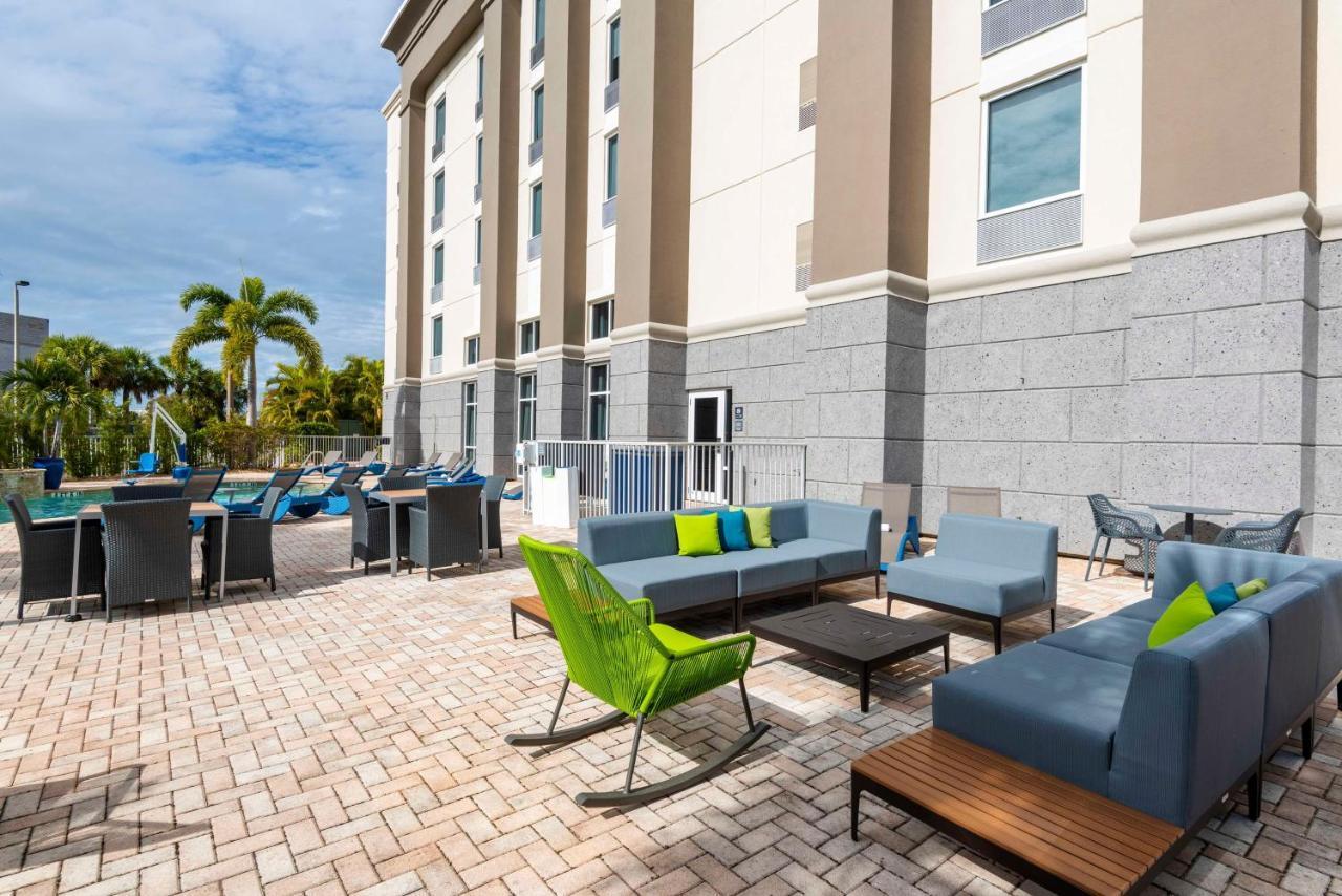 Hampton Inn & Suites Fort Myers-Colonial Boulevard Экстерьер фото